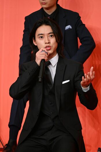 「やっぱり山﨑賢人すげぇ！」 吉沢亮からのメッセージに照れ笑い