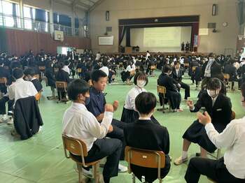 「学校を生徒にあげます！」学校を小さな社会とみなし、生徒を真ん中に置いた玉野市立荘内中学校の改革