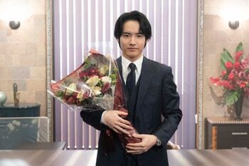 『Re:リベンジ-欲望の果てに-』赤楚衛二がクランクアップ！「みなさんのやさしさに助けられ、最後まで走りきることができました」