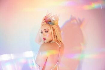 主題歌は、ちゃんみな！“過去の恋愛に区切りをつける曲”「Never Grow Up」に決定