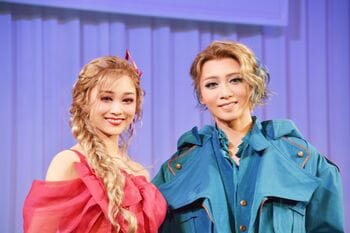 宝塚トップコンビ礼真琴＆舞空瞳「ロミオとジュリエット」圧巻の歌唱力を披露
