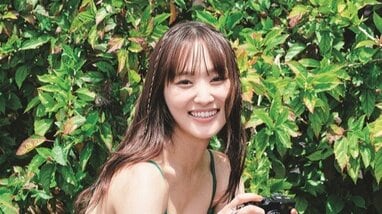 元櫻坂46 菅井友香 まばゆいビキニ姿から無防備な寝起きランジェリー