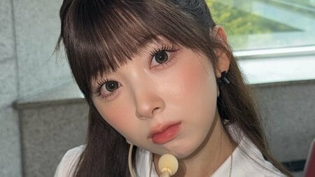 NiziU・MIIHI “クマちゃんヘア”の満開笑顔ショットに悶絶！上目遣いやウインクなど多彩な表情披露「惚れてまうやろ」「アングルが神すぎ」