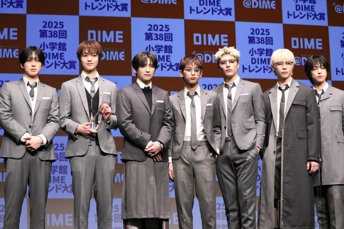 &TEAM 活動制限中のKとJOからモノマネ無茶ぶりにTAKI困惑！？グループでのブームも明かす おそろいのスーツ姿で受賞に歓喜【2025 小学館DIMEトレンド大賞】