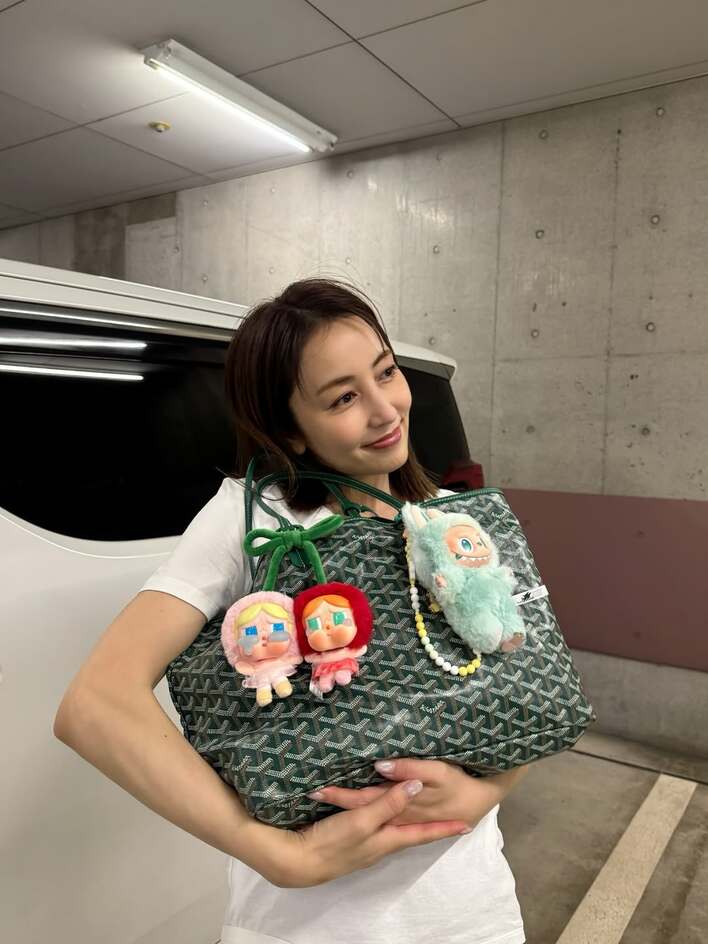 矢田亜希子 大人気の「ラブブ」＆「クライベイビー」でバッグデコ
