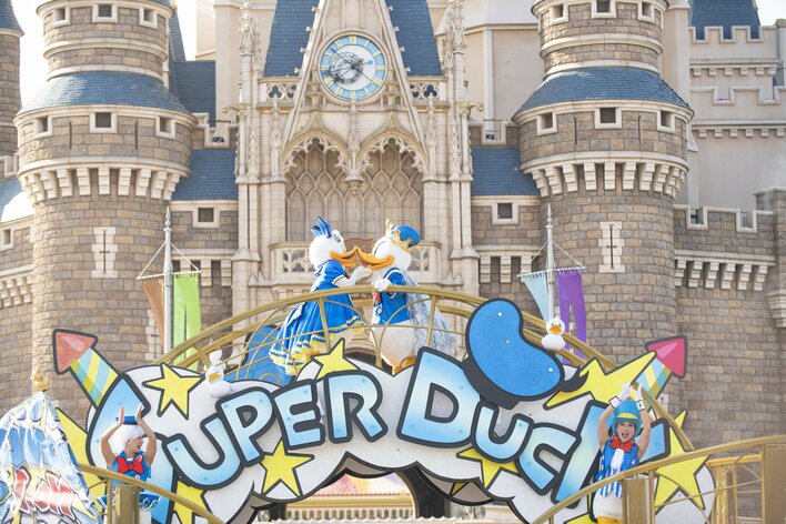 レア物　ドナルド・ミッキー・シンデレラ　ホビー ファン必見！】ドナルドと一緒にお祭り騒ぎ♪パレードやパーク内の