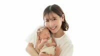 西野未姫 1歳長女が生後1ヵ月長男にシールをペタペタ！ニューボーンフォト撮影の“かわいすぎる”裏側に「推し活決定♡」の声