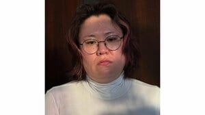 “衝撃姿”に「泣き笑いした」バービー 年始に起きた“まさかのハプニング”を報告！夫＆1歳娘との幸せあふれる家族写真や娘に遊ばれる姿を公開