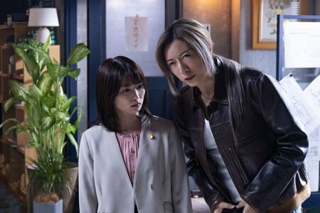 【場面写真追加】弁護士を辞めた浦真鷲（GACKT）…縁（志田未来）は連絡を取っていなかったが突然呼び出される『ブラックトリック』最終話予告
