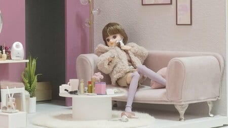 SNSで大反響！「現実を生きるリカちゃん」がリアルな展示に！「リカちゃんのON/OFF展」が海老名マルイで開幕