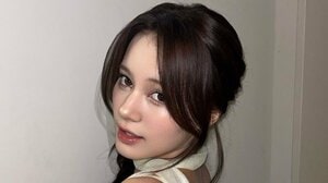 NiziU・NINA デコルテ際立つ“妖精姿”を披露！カメラにウインクや隅っこでしゃがむキュートポーズなどに「ハートを持って行かれた」