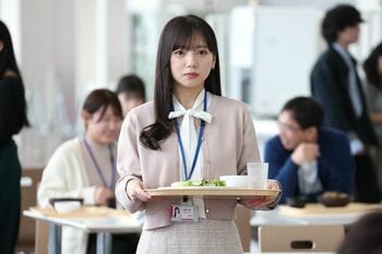 茜（齊藤京子）の思い人である会社の先輩・種田（草川拓弥）には忘れられない元カノが…？『恋愛戦略会議』第2話予告