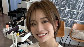 2児の母・蜂谷晏海 美脚際立つ“秋コーデ”のお出かけショット披露！黒ミニスカ×タイツ姿に「師匠羨ましすぎるって」