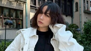 「瞳に吸い込まれそう」のん “60年代風”の下まつ毛バサっとレトロメイク披露！ムーディーなオシャレコーデに「似合いすぎ！」「パッと明るい太陽みたい」