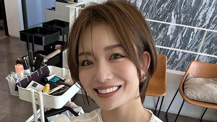 2児の母・蜂谷晏海 美脚際立つ“秋コーデ”のお出かけショット披露！黒ミニスカ×タイツ姿に「師匠羨ましすぎるって」