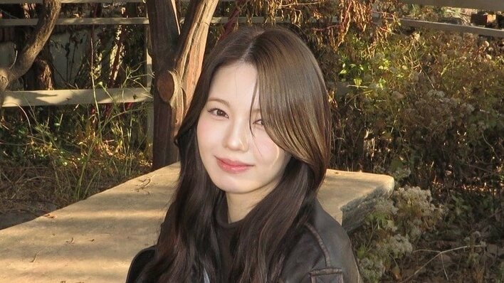 「誰と行ったの！？」NiziU AYAKA “彼氏目線感”満載のドライブショット公開！フード×上目遣いに「可愛いが上限突破」