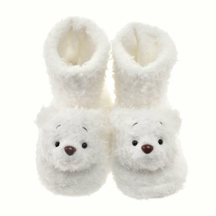 雪で真っ白になったプーさんがかわいすぎる！手袋やぬいぐるみなど