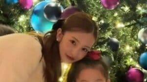 板野友美 広々自宅でクリスマスを満喫！前田敦子&娘との3ショットやロマンチックなムードただようショットを公開「すごく素敵」