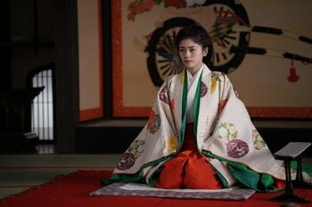 森川葵が小芝風花に壮絶いじめ！『大奥』初回から“女の嫉妬・憎悪”全開で「ホラー」「これぞ大奥！」