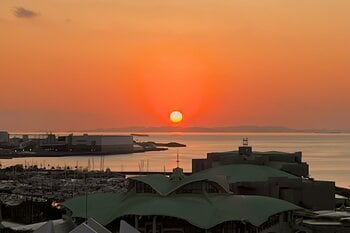 【ゴールデンアワーをYoutubeから生配信】宜野湾市から望める沖縄のサンセットとオーシャンビューをYoutubeで生配信中！タイミングが合えばザトウクジラも見れるかも！？ | ラグナガーデンホテル