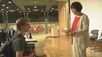 英語で被爆証言をする小倉桂子さんにテレビ新広島が2年半密着！岡田将生がナレーション