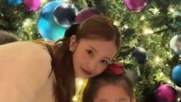 板野友美 広々自宅でクリスマスを満喫！前田敦子&娘との3ショットやロマンチックなムードただようショットを公開「すごく素敵」