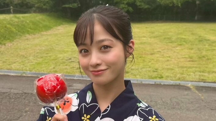 橋本環奈 ファン爆笑の“衝撃”エビ反り姿を披露！初シンガポールで普段とのギャップがすごい躍動感あふれるショットに「お腹痛いwww」
