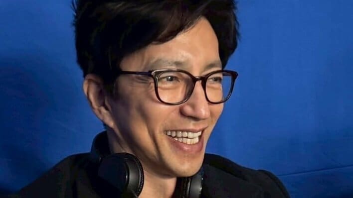 「知的な感じが素敵」大沢たかお 無造作ヘアのオフ感溢れる休日コーデを披露！ 爽やか笑顔にヘッドホン姿の休憩タイムにファン歓喜