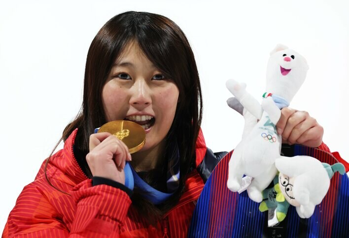 村瀬心椛らにメダルかけたのはリアル王女だった！元オリンピアン王女が