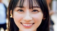 乃木坂46川﨑桜のあざと可愛さが全開！裏表紙4種解禁 制服風から赤ドレスまで多彩な表情　1st写真集『エチュード』