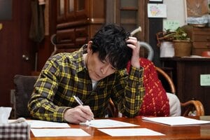 再び漫画を描き始める紀介（津田健次郎） そんななか不良をカンフーの技で倒したことを思い出す！『ラムネモンキー』第4話予告