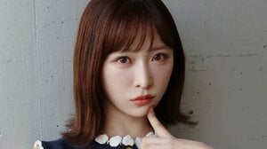 AKB48小栗有以 雰囲気がらり“わんちゃん巻き”ヘアで美肩際立つショット披露！「スタイル神…」秋色トップス×白ミニスカのオシャレな秋コーデ