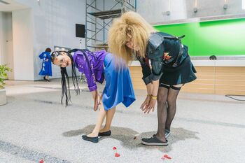 遠藤憲一が“菜々緒ポーズ”をするお茶目なショットも！映画「地獄の花園」メイキングカットが公開