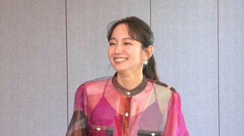 吉岡里帆が大照れ！松尾駿とCM共演した際の不可解な行動がクイズに