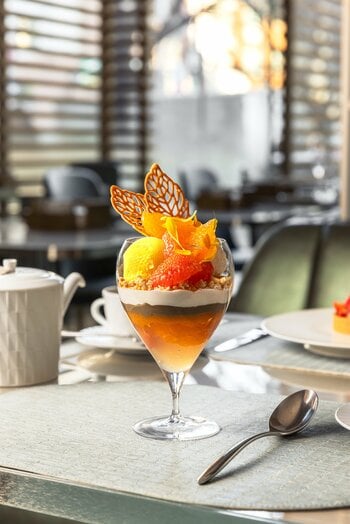 【アルマーニ / カフェ 表参道】春の柑橘がもたらす、みずみずしさ 3月限定「デコポンとピンクグレープフルーツのパフェ」