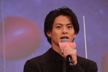 平野紫耀が橋本環奈にツッコミ！「どうすんのこれ？舞台挨拶だよ？」