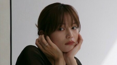 第1子妊娠中・川口春奈 “おちゃめな表情”の白キャミワンピ姿公開！透け感あるアイテムまとった自然体なオフショットに「ママらしい雰囲気」