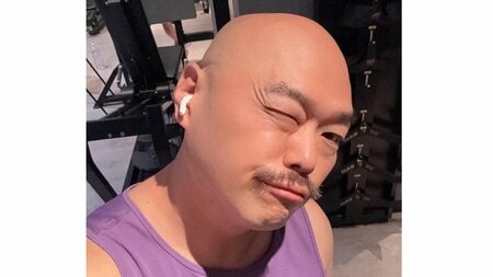 クロちゃん “400kgのレッグプレス”に取り組む姿に反響！鍛えられたふくらはぎ&太い腕を披露「足ムキムキ！」「素でえぐい」