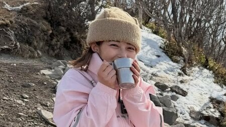 井上咲楽 父と山登りでお手製インスタントラーメンを堪能！赤城山の大自然に囲まれコーヒー飲みながらまったりするショットに「羨ましい」「仲良い」