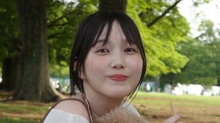 「春の妖精みたい」本田翼 GWに愛犬と代々木公園でピクニック！爽やか春コーデでアイス頬張る様子に「素敵な過ごし方」とファン絶賛