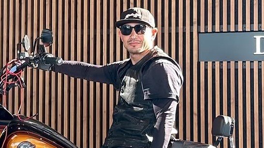 魔裟斗 愛車のシックなハーレーで「気になる車」を視察！「ツーリングがてら」で往復600kmに「カッコ良すぎです」