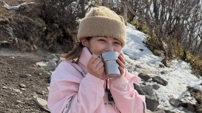 井上咲楽 父と山登りでお手製インスタントラーメンを堪能！赤城山の大自然に囲まれコーヒー飲みながらまったりするショットに「羨ましい」「仲良い」