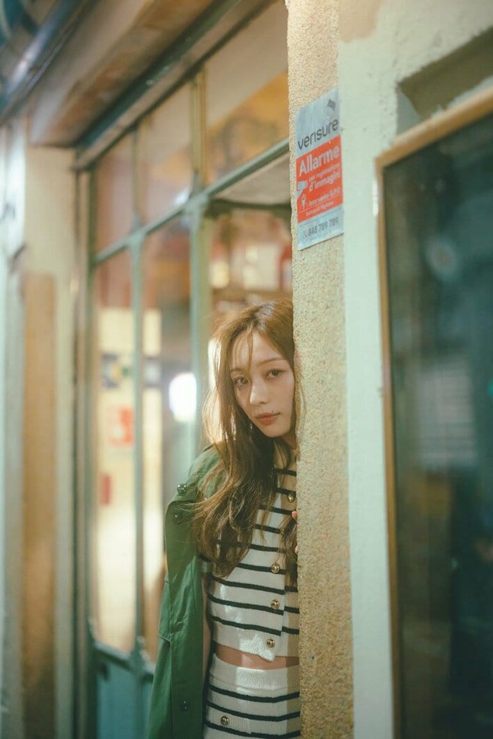 乃木坂46梅澤美波 花柄ワンピで無邪気な街ブラショット公開！晴れ女