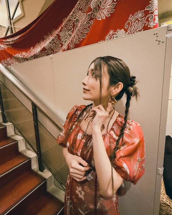 女神様！」後藤真希 美デコルテ際立つ肩出し姿披露！沖縄ツアーのオフ