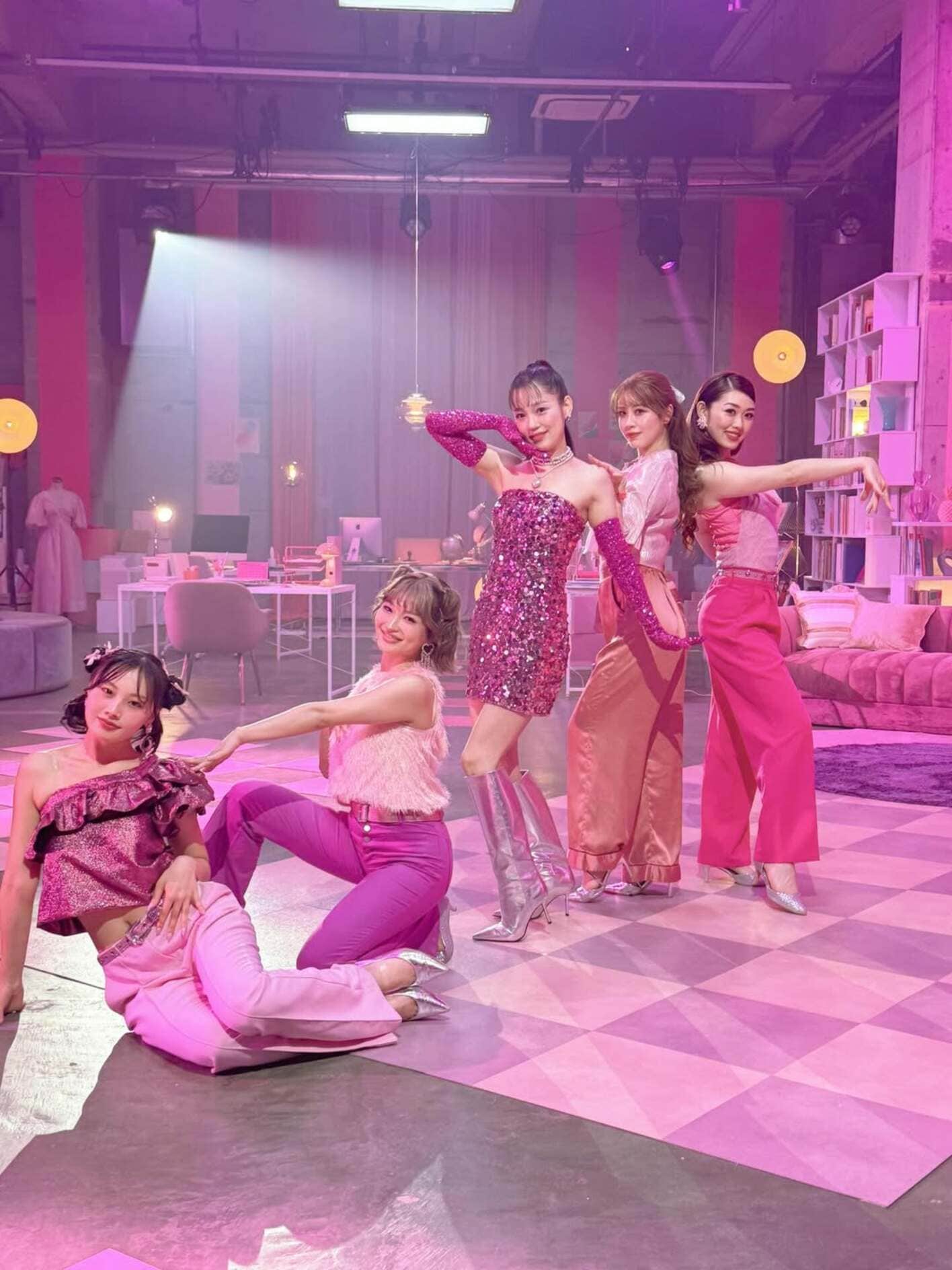 「お人形さんみたい」西野カナ “6変化”する新曲MVオフショ公開!美脚&腹筋見せのスタイル際立つピンク衣装に「どれもかわいすぎ」 | めざまし ...