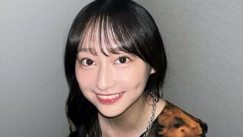 影山優佳 ワンオクのライブTを肩出しスタイルに大胆アレンジ！脱色などセンス光るデザインに「天才すぎる」「めちゃくちゃ似合ってる」