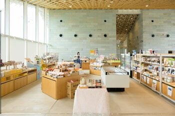 ウララコミュニケーションズ、丸岡城のふもとで「城下町マルシェ」を運営