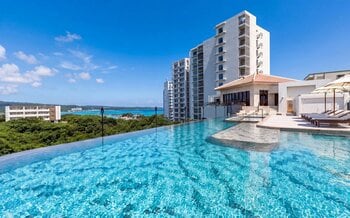何度訪れても新しい沖縄の魅力に出会える”ランドリレーションホテル”「BLISSTIA SUITES & RESORT 沖縄恩納村」2026年7月15日（水）開業