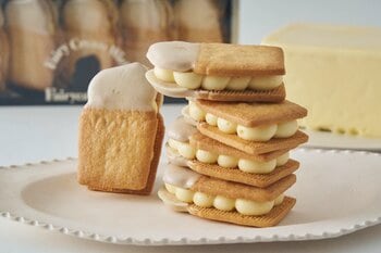 フェアリーケーキフェア 初の“バターだけの生バターサンド”冬季限定「プレミアム発酵生バターサンド」新登場！おめでたい紅白カラーのバターサンド「紅白セット」も発売。