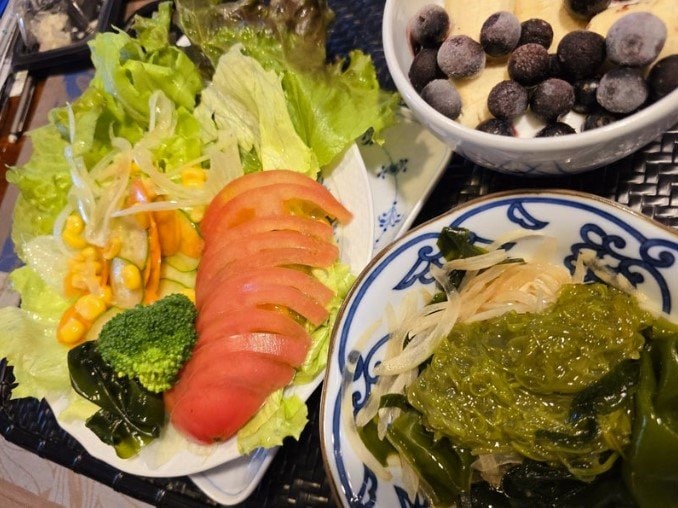 【画像5枚】高橋英樹 “花飾りのような朝食”を披露!色鮮やかなサラダや毎日欠かせないメニューなどを見る